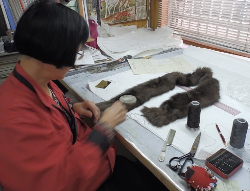 毛皮修理
毛皮職人